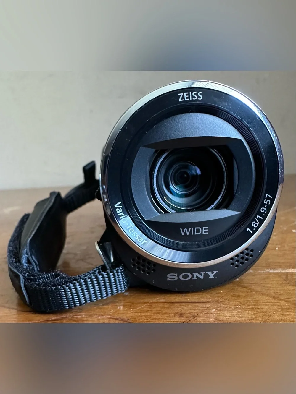 Sony HDR-CX405 Full 1080 HD 30x Optical Zoom 9.2MP CMOS Video Handycam Camcorder